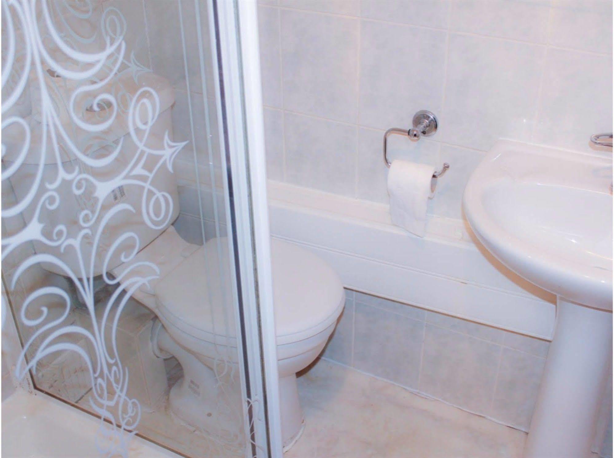 Lampton Guest House Hounslow Buitenkant foto