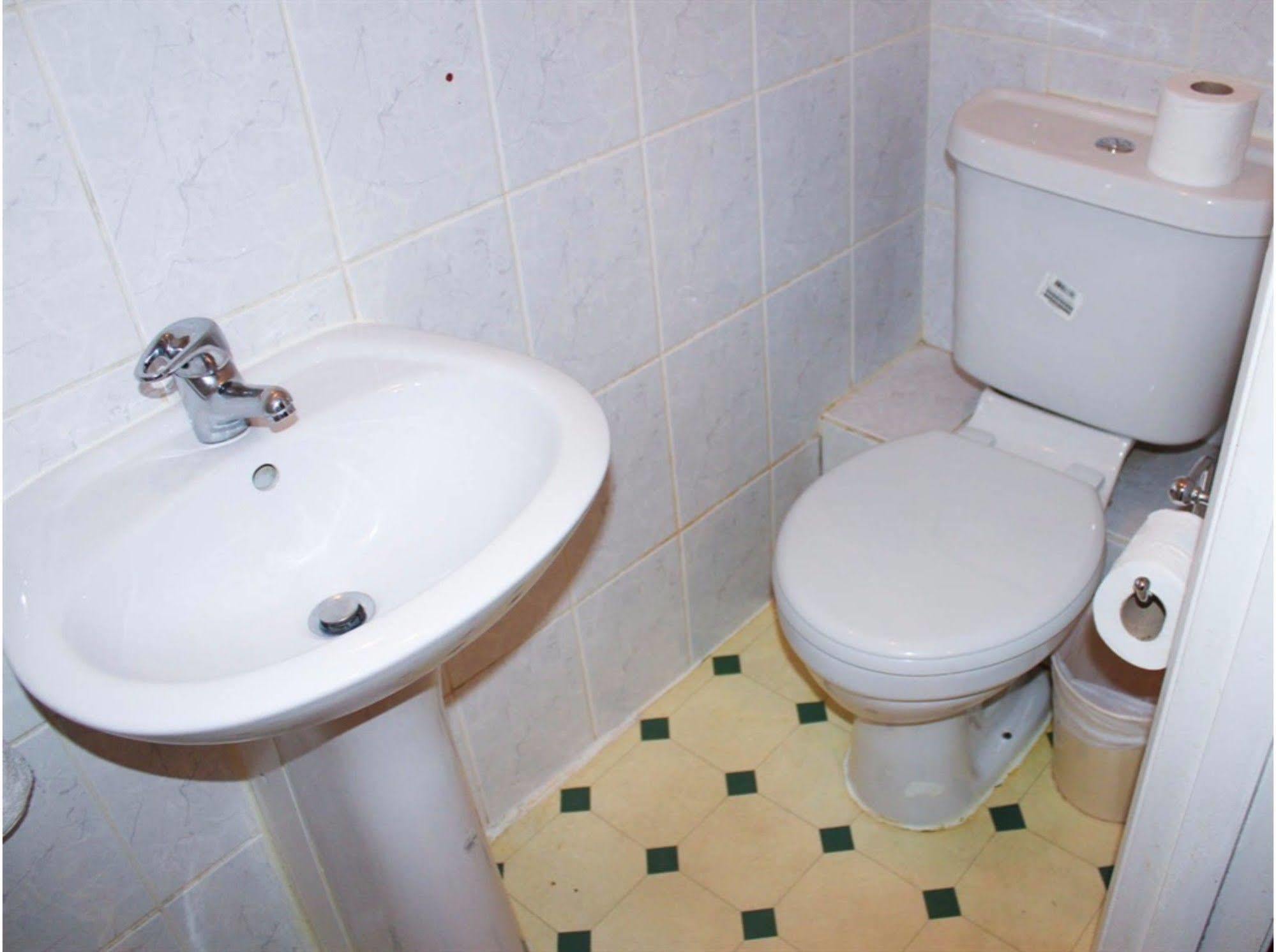 Lampton Guest House Hounslow Buitenkant foto